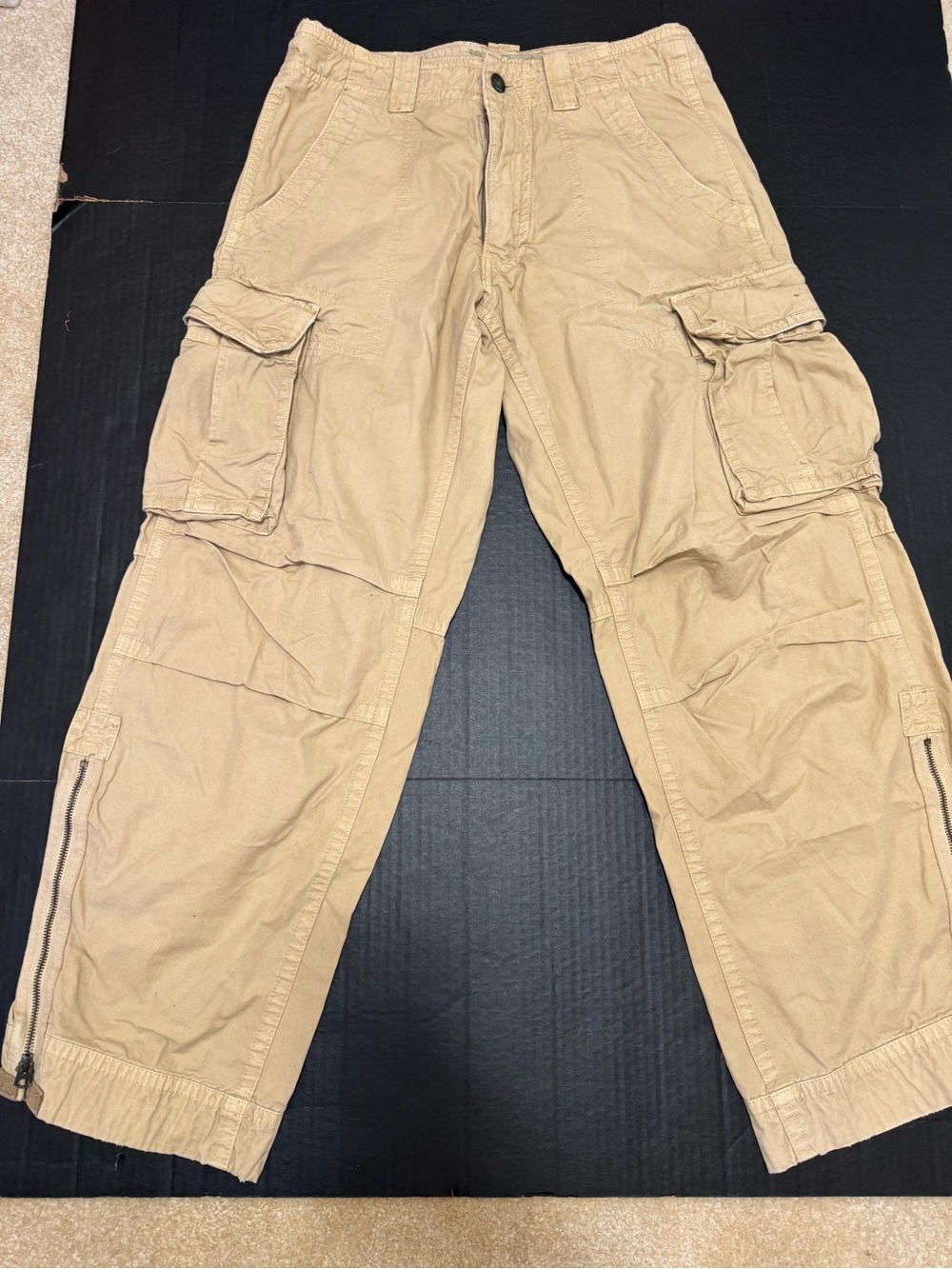 Hollister Men's paratrooper/Cargo Pants in Khaki Tan size medium, Big & heavy!